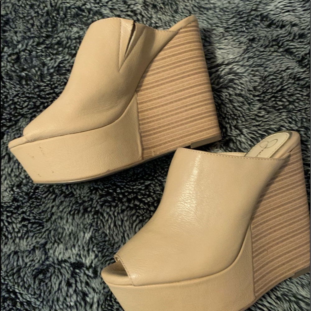 Jessica Simpson nude wedges sz 8m